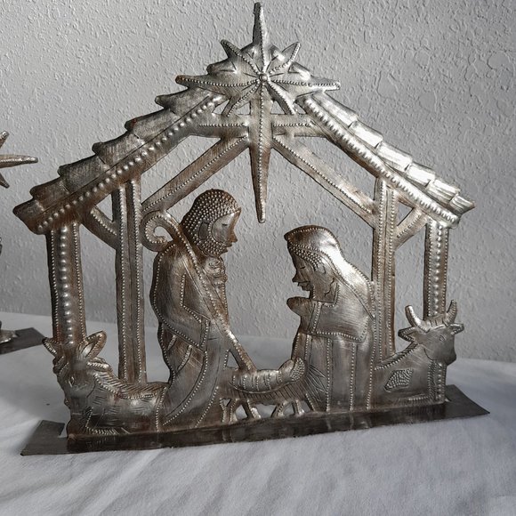 Unique Metal Nativity Set 3 Piece Freestanding 9x10 inch each - Picture 2 of 10